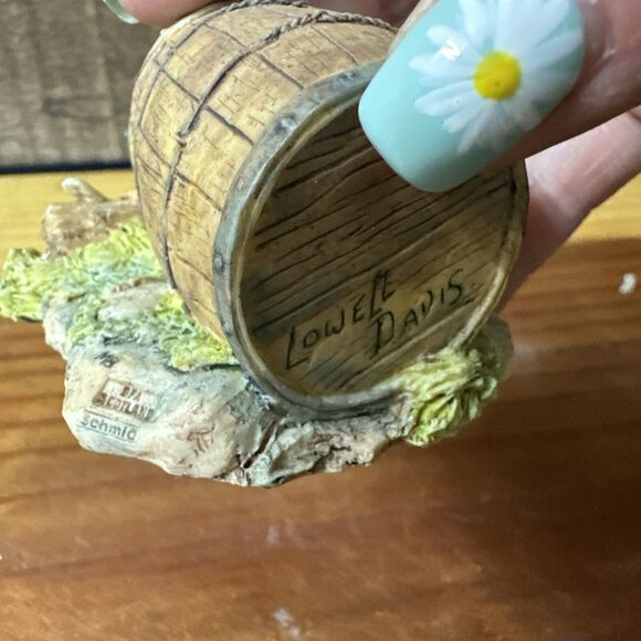 Lowell Davis "Women's Work" Figurine Chicken Hen Nesting in a Barrel - Picture 4 of 7